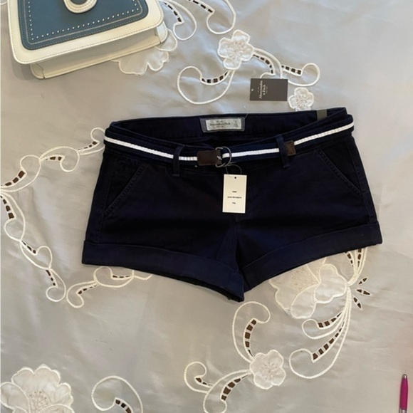 New Abercrombie Navy Khaki Shorts With Belt - Picture 5 of 10
